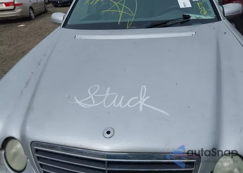 2001 Mercedes-Benz E 320 4M z USA, uszkodzony, nr VIN WDBJF82J31X058103